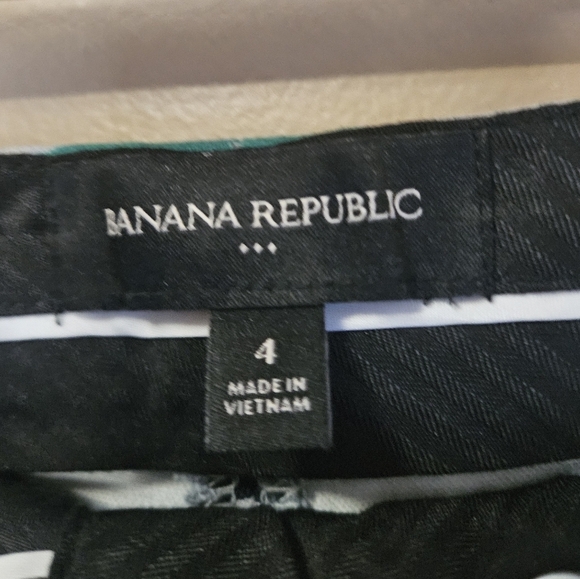 Banana Republic Outlet Cotton Blend Women's Size 4 Striped Shorts - Picture 3 of 4